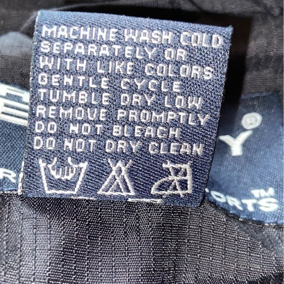 AMERICAN Team Sports Pro Celebrity jacket with hidden hood and generous pockets. - Picture 3 of 7